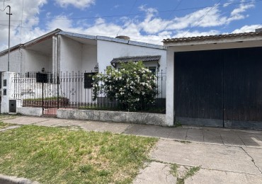 VENTA CASA DE 4 AMBIENTES - BARRIO 9 DE JULIO 
