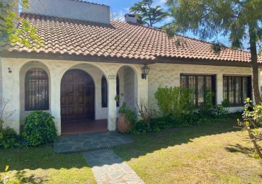 ALQUILER TEMPORARIO. CHALET DE 4 AMBIENTES CON PARQUE Y PILETA. BARRIO CONSTITUCION