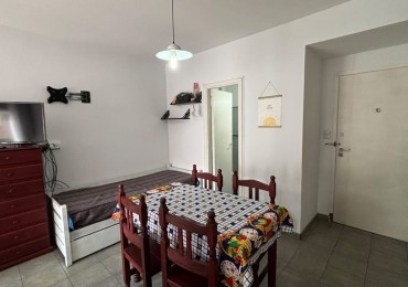 VENTA DEPARTAMENTO DE UN AMBIENTE CON BALCON. ZONA PLAZA COLON