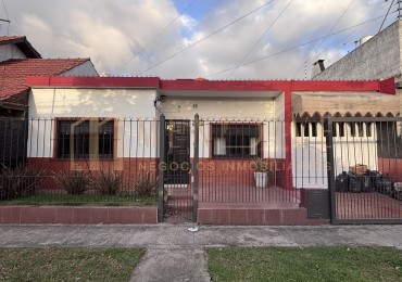 VENTA CASA DE 3 AMBIENTES A DOS CUADRAS DE LA AV. PRINCIPAL - BARRIO FORTUNATO DE LA PLAZA 