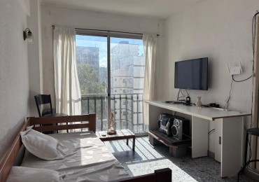 VENTA DEPARTAMENTO 2 AMBIENTES CON BALCON SALIENTE. ZONA PLAZA COLON